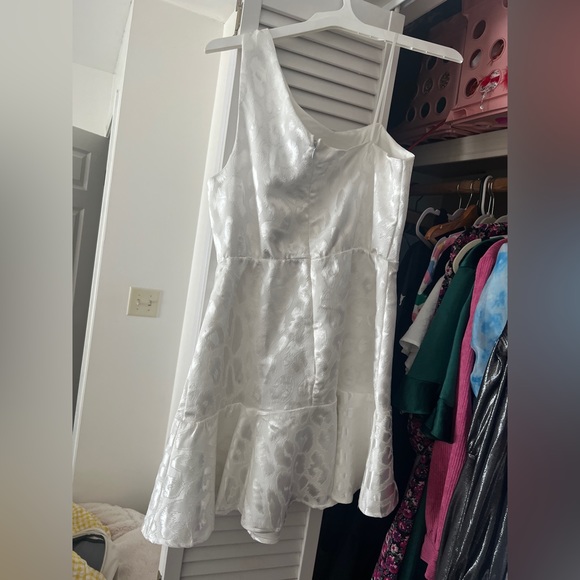 One shoulder white jacquard leopard print dress - Picture 2 of 3